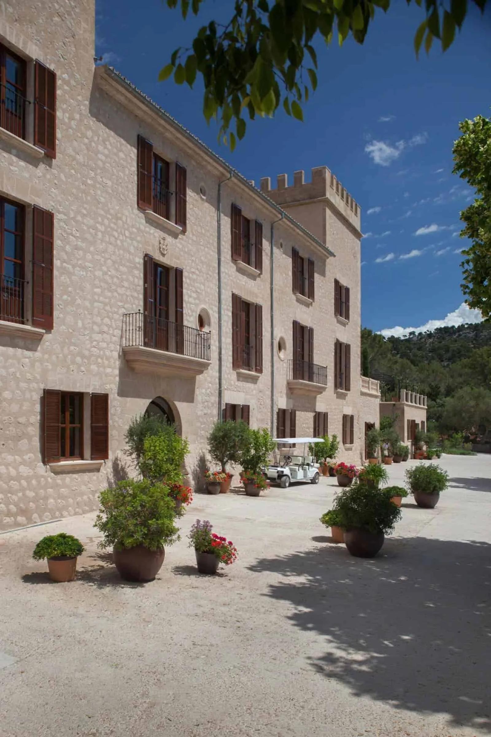 Luxury Hotel of Tranquillity – Photo 8