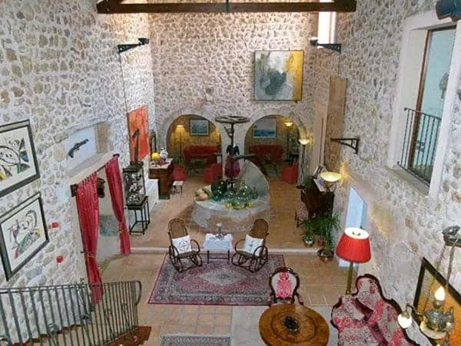 Romantic Hotel in the Mountains – Photo 12