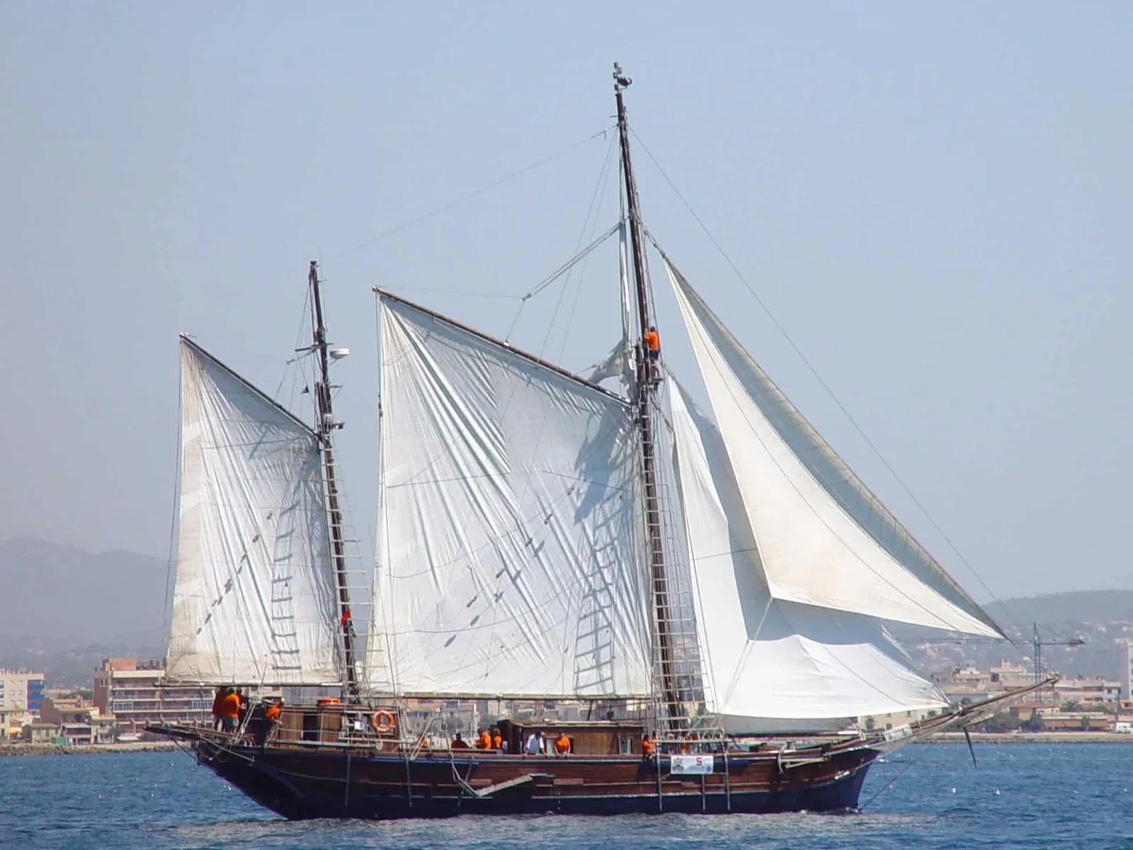Vintage Sailing Yacht on the Mediterranean – Photo 3