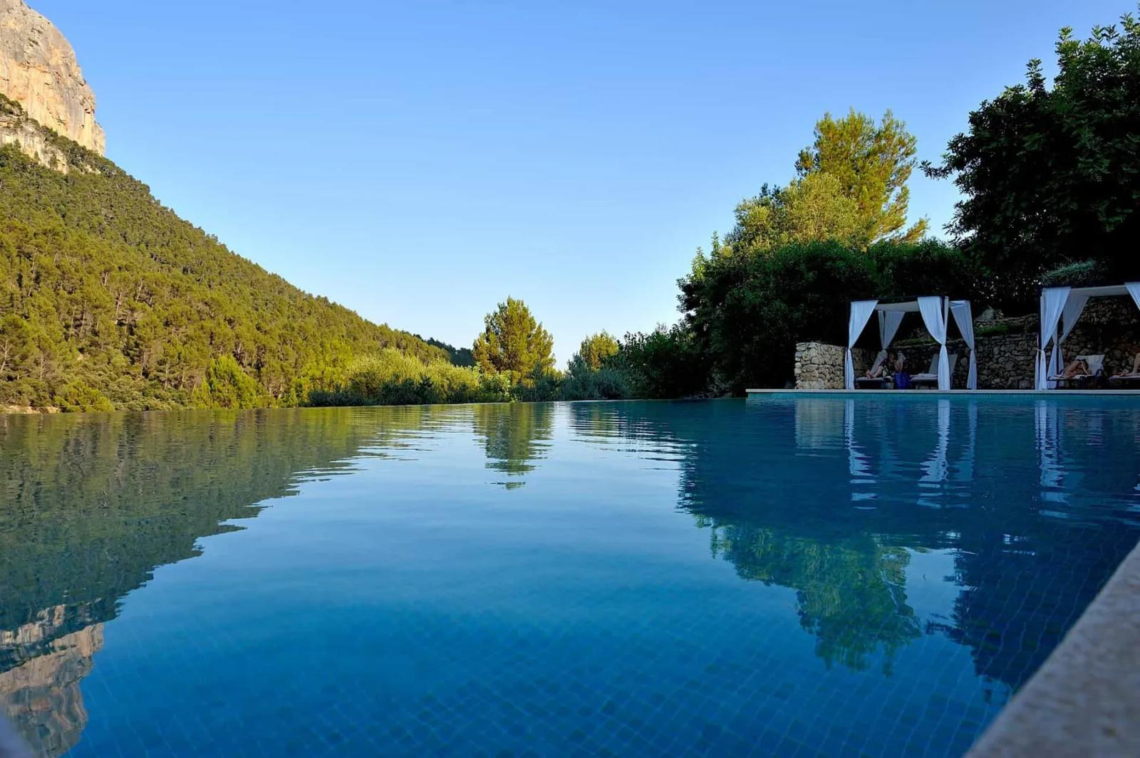 Romantic Hotel in the Mountains – Photo 7