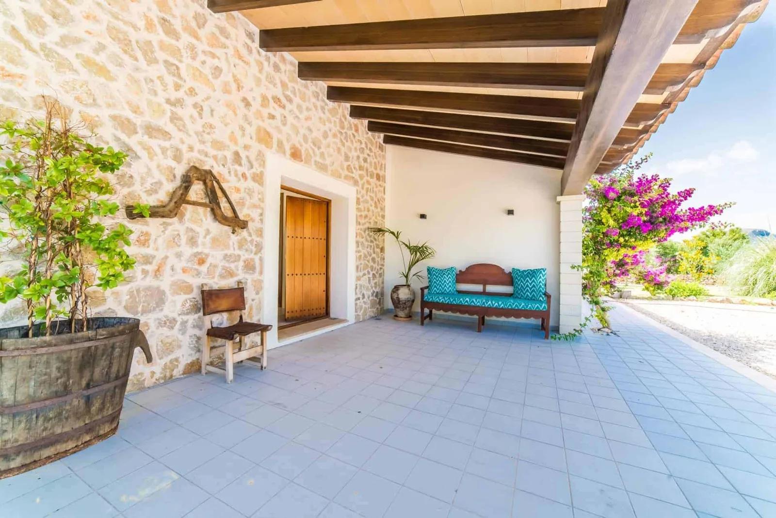 Natural-Stone Finca in the East – Photo 1