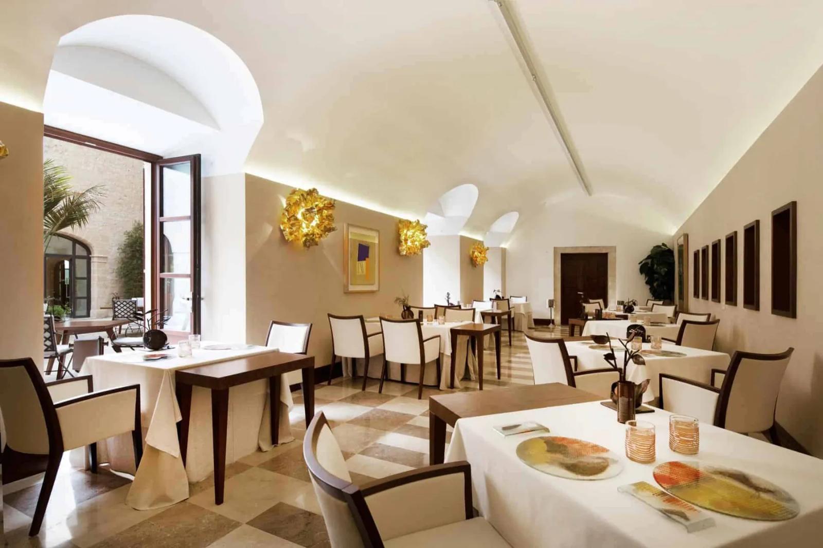 Luxury Hotel of Tranquillity – Photo 4
