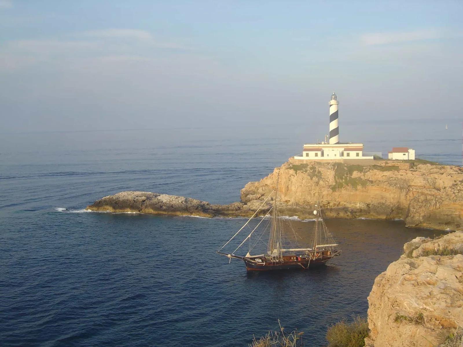Vintage Sailing Yacht on the Mediterranean – Photo 11