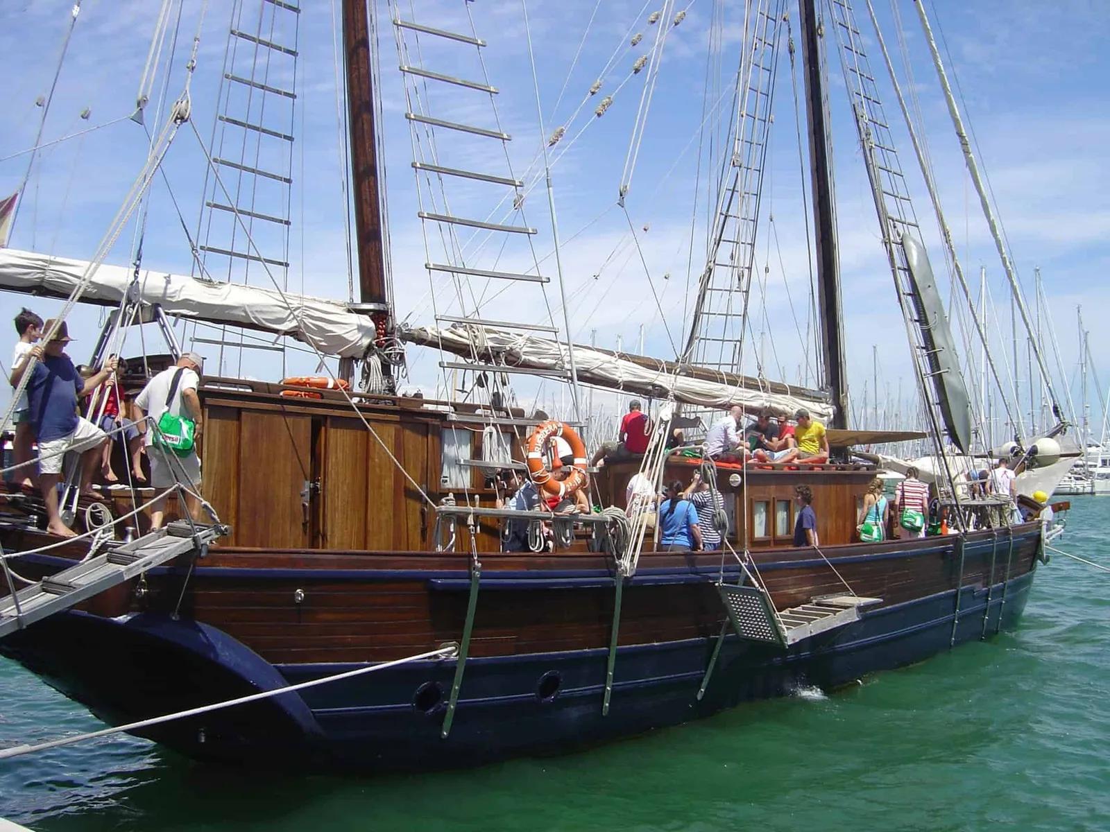 Vintage Sailing Yacht on the Mediterranean – Photo 13