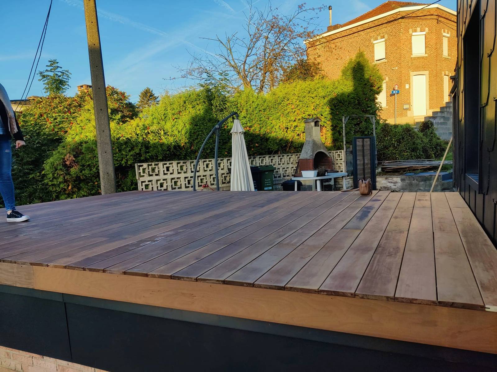 Bardage en ardoises et terrasse bois — chantier ART'COUV (3/4)