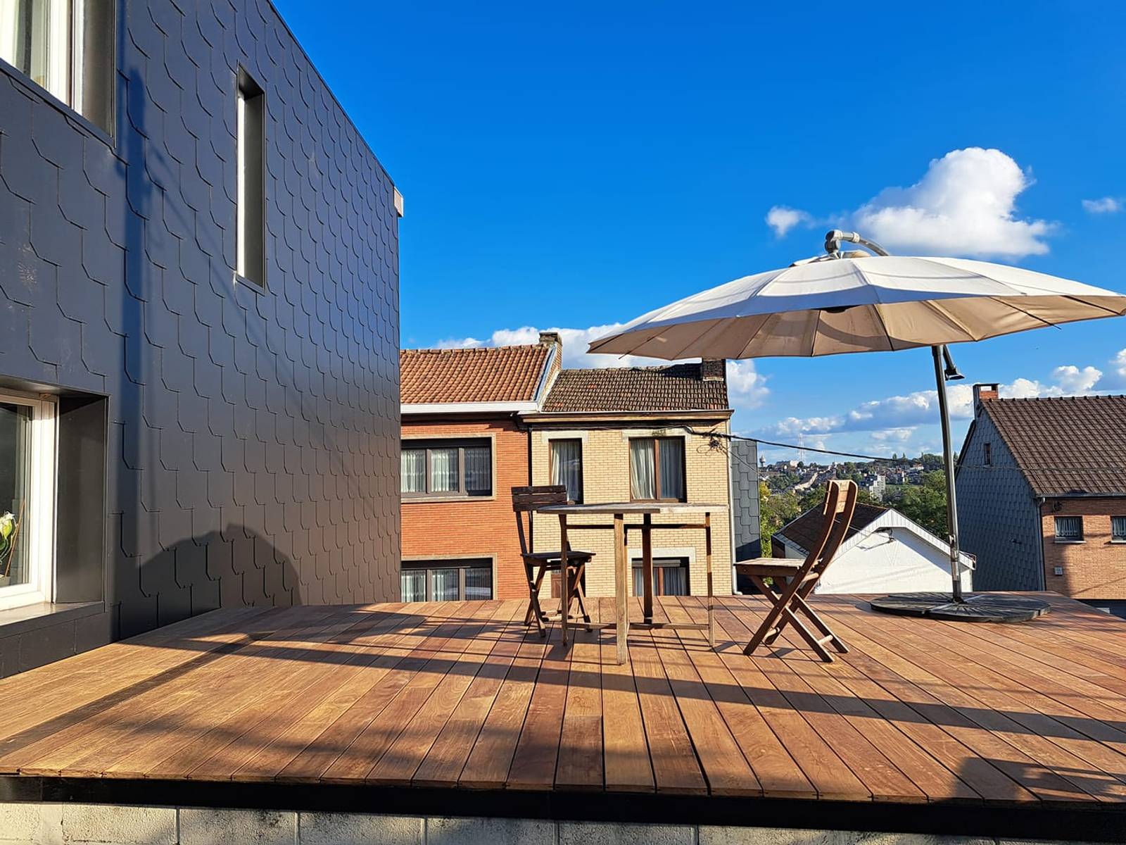 Bardage en ardoises et terrasse bois — réalisation ART'COUV