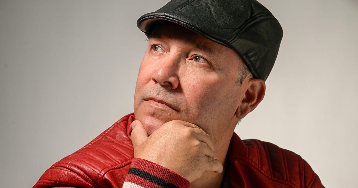 Nelson “Nell” Álvarez presenta “Esta vez”, un sencillo que revive la salsa romántica de los años 90