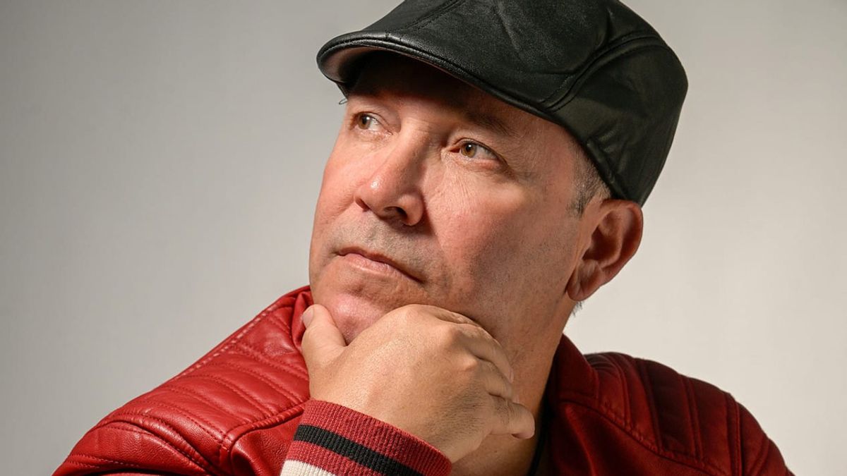 Nelson “Nell” Álvarez presenta “Esta vez”, un sencillo que revive la salsa romántica de los años 90