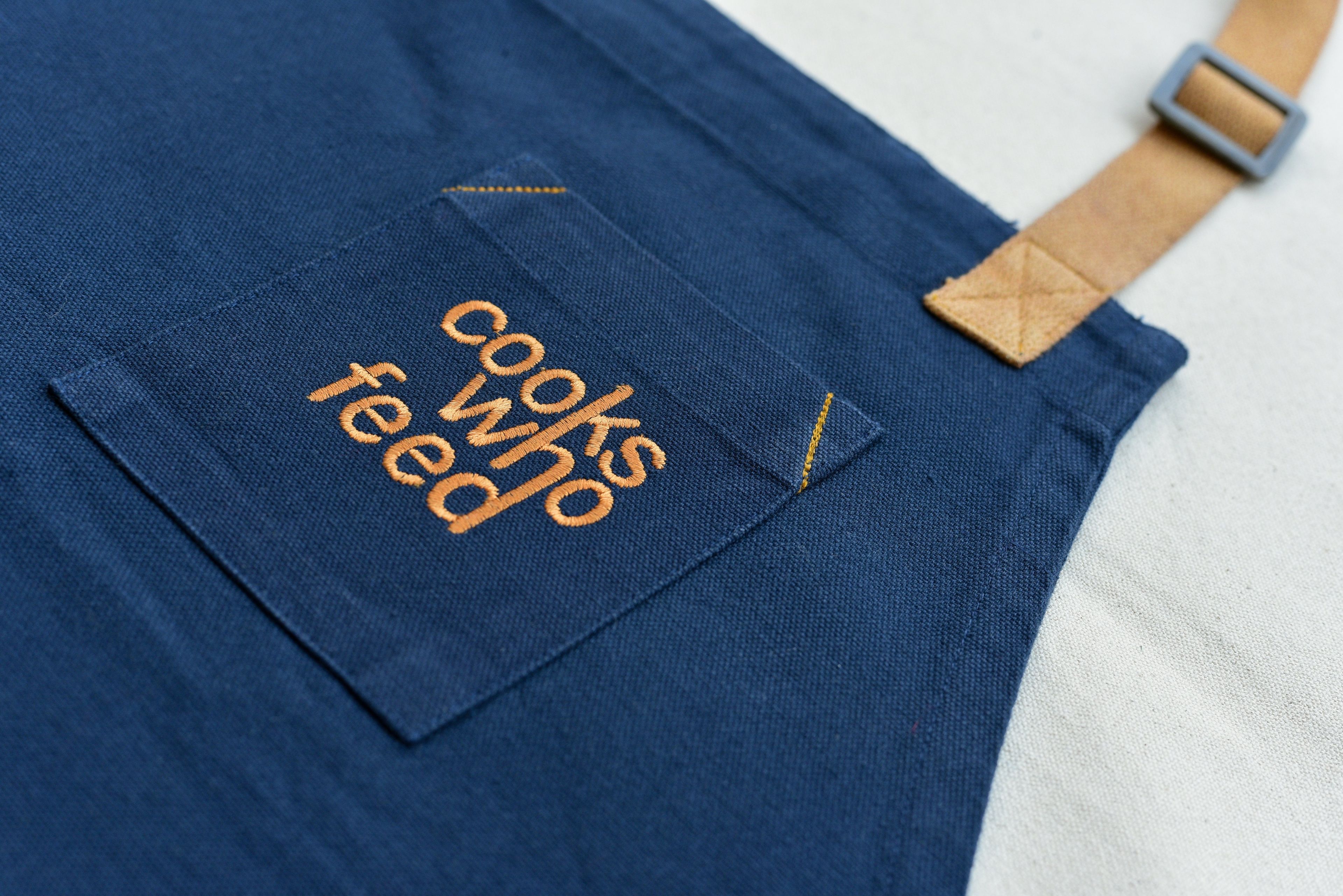 Apron with embroidery on chest pocket