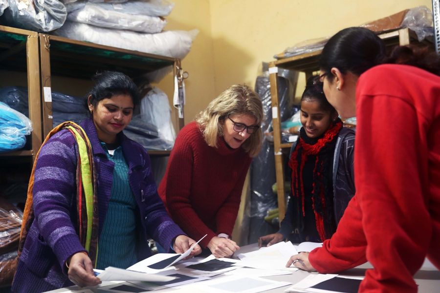 Apparel MOQs Explained: Why 100 Units Costs More Per Piece Than 1,000