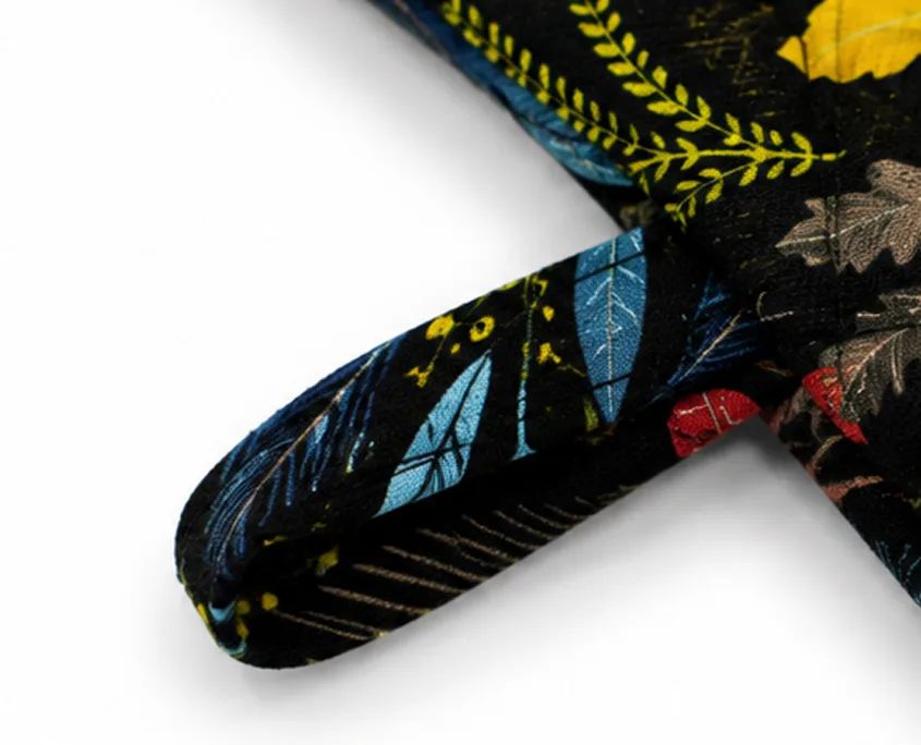 Oven Mitts self fabric strap detail