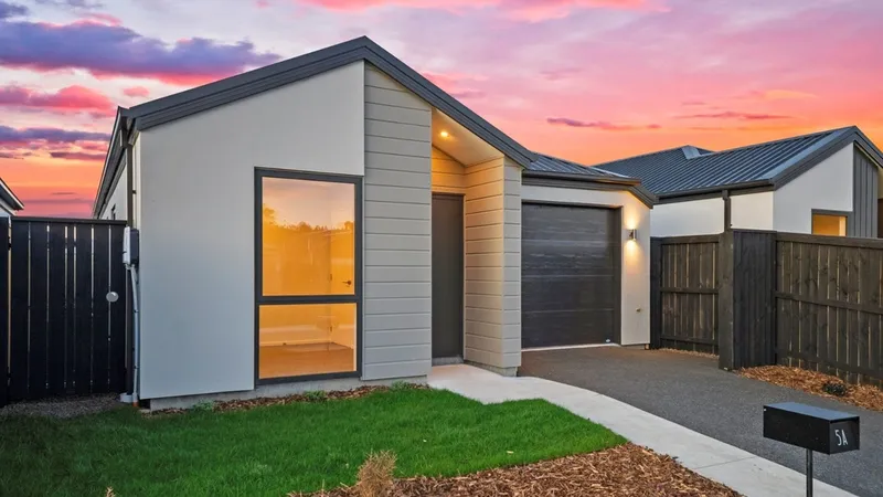 House 38 River Stone - 5A Comer Street