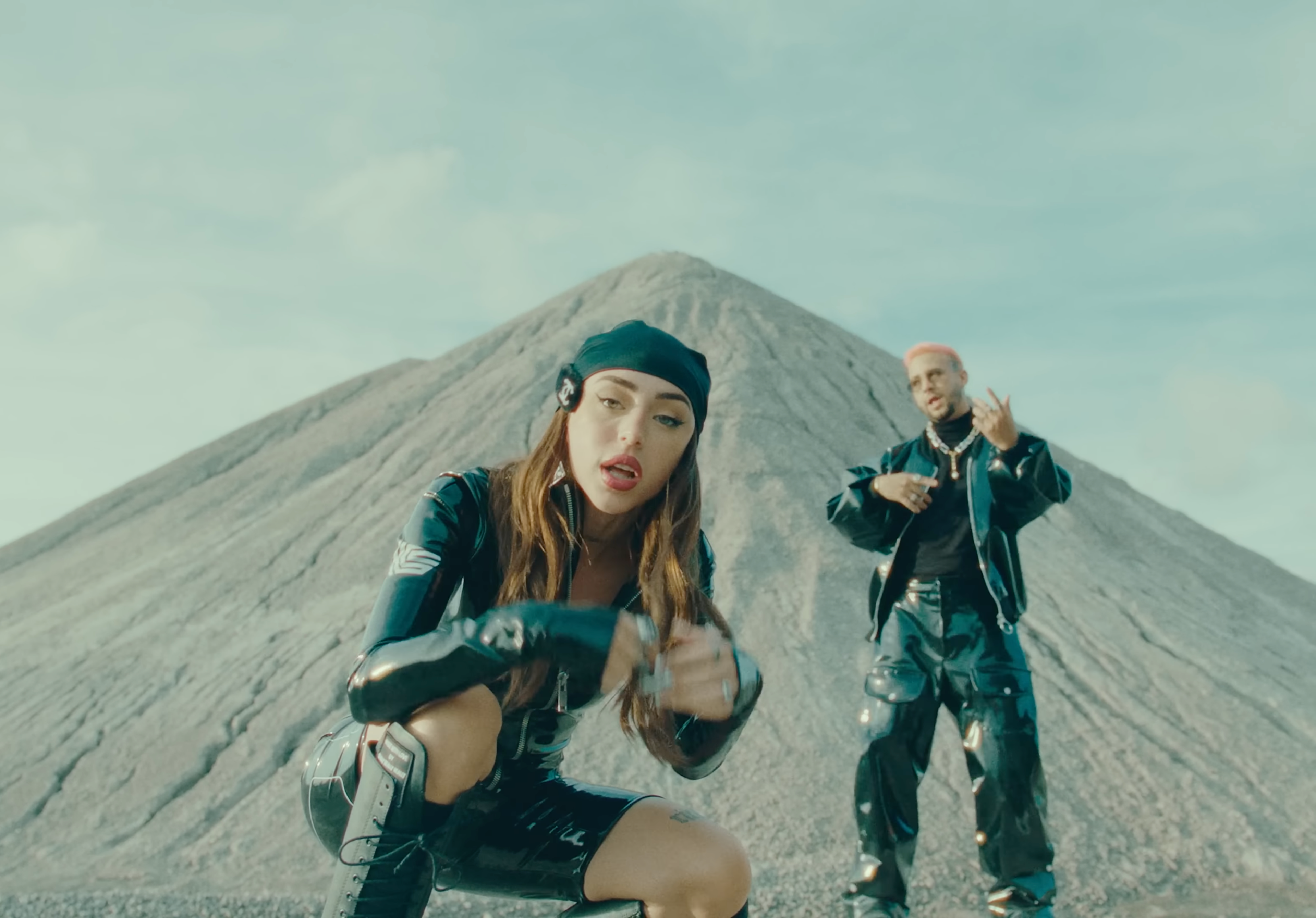 NICKI NICOLE X MORA - TOA LA VIDA 