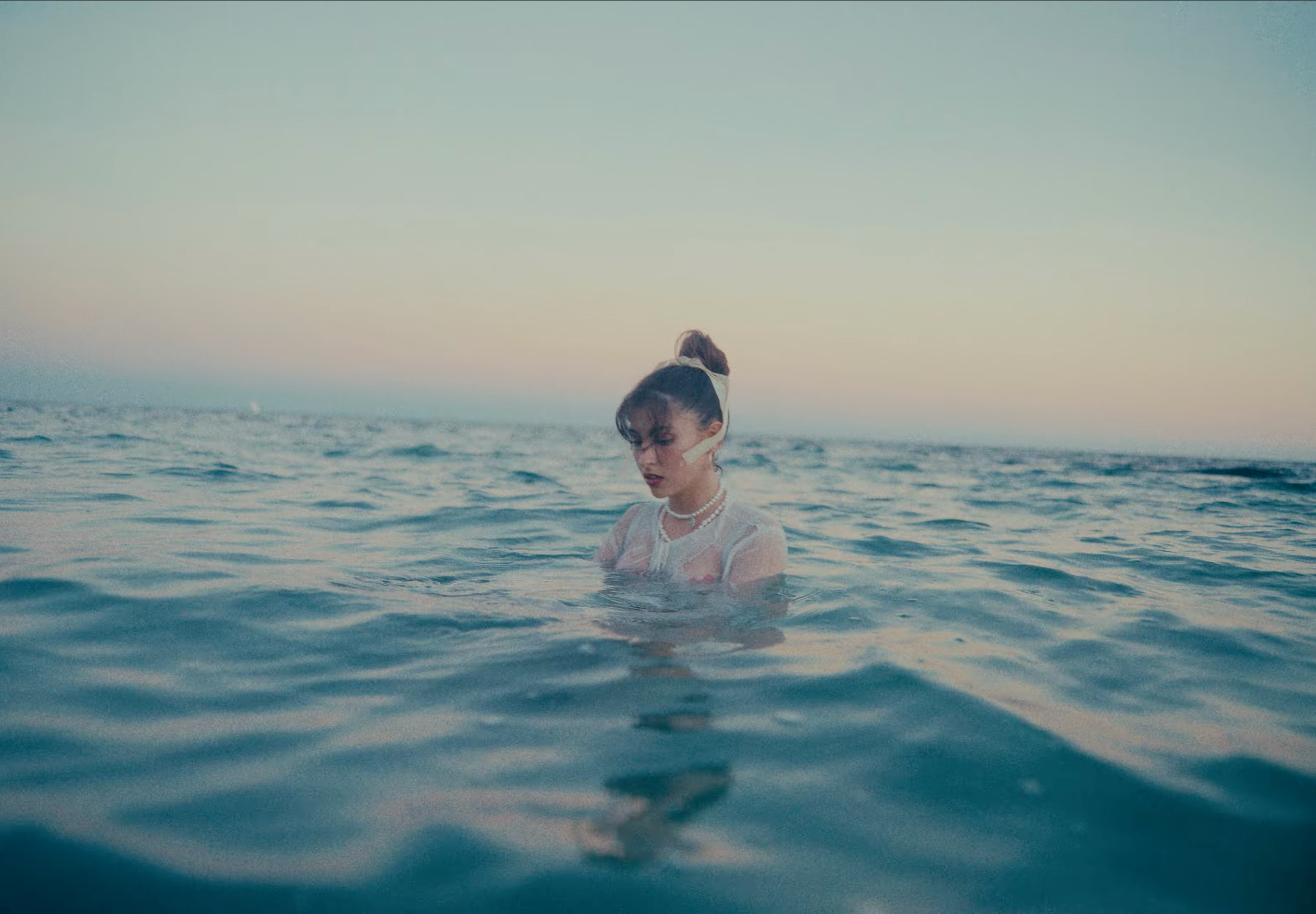 ANDREA BEJAR - QUIEN TENGO QUE SER 