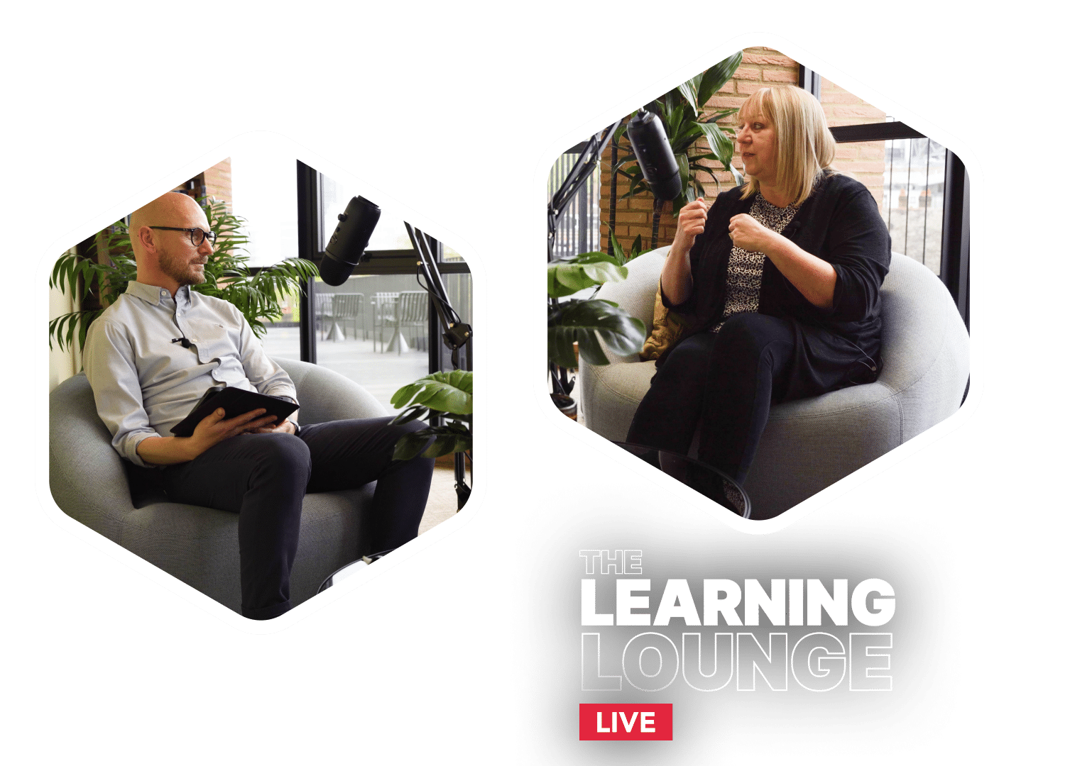 Moderator und Gast im Gespräch mit Podcast-Mikrofonen, The Learning Lounge Live