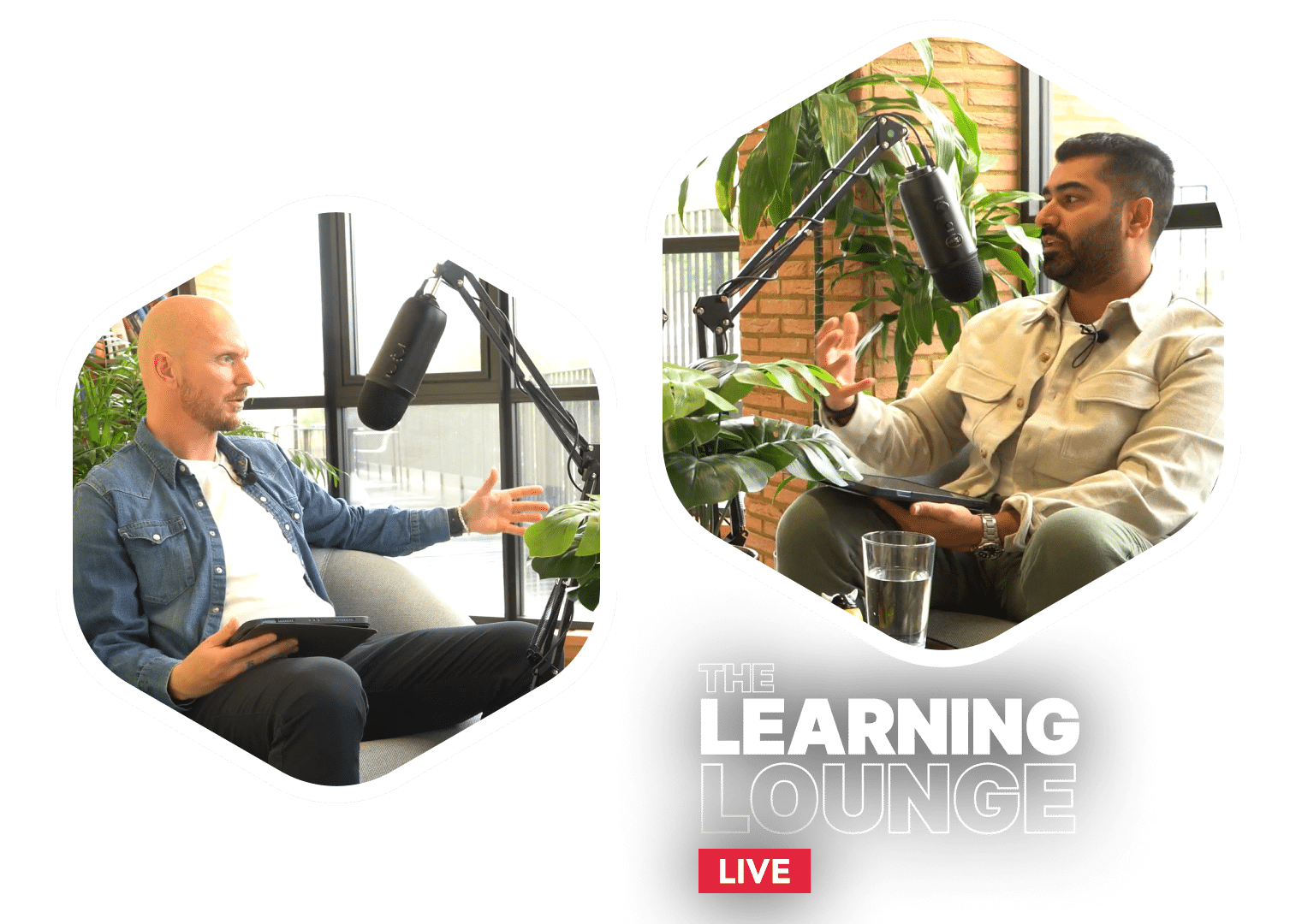Två män i fåtöljer med podcastmikrofoner, The Learning Lounge Live