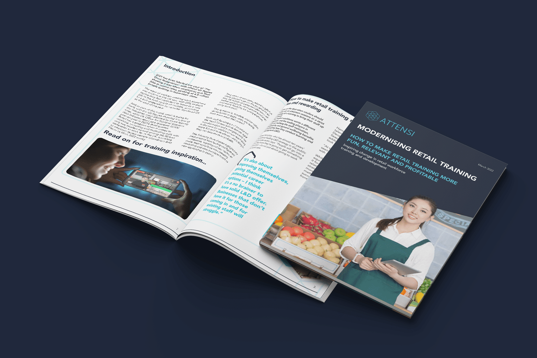 Aufgeschlagenes Attensi-Whitepaper „Modernising Retail Training“ mit einer Einzelhandelsmitarbeiterin am Tablet auf dem Cover