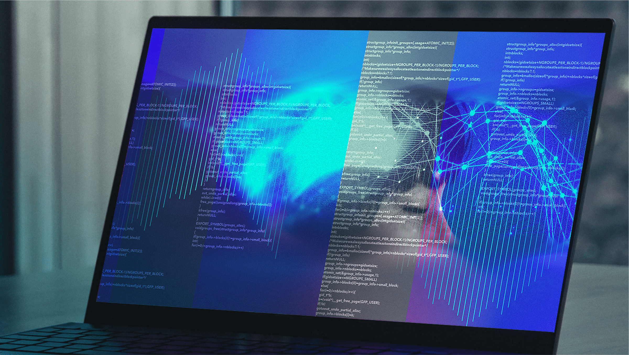Laptop-Bildschirm mit abstrakter KI-Visualisierung aus Code, einem Gesicht und Netzwerklinien