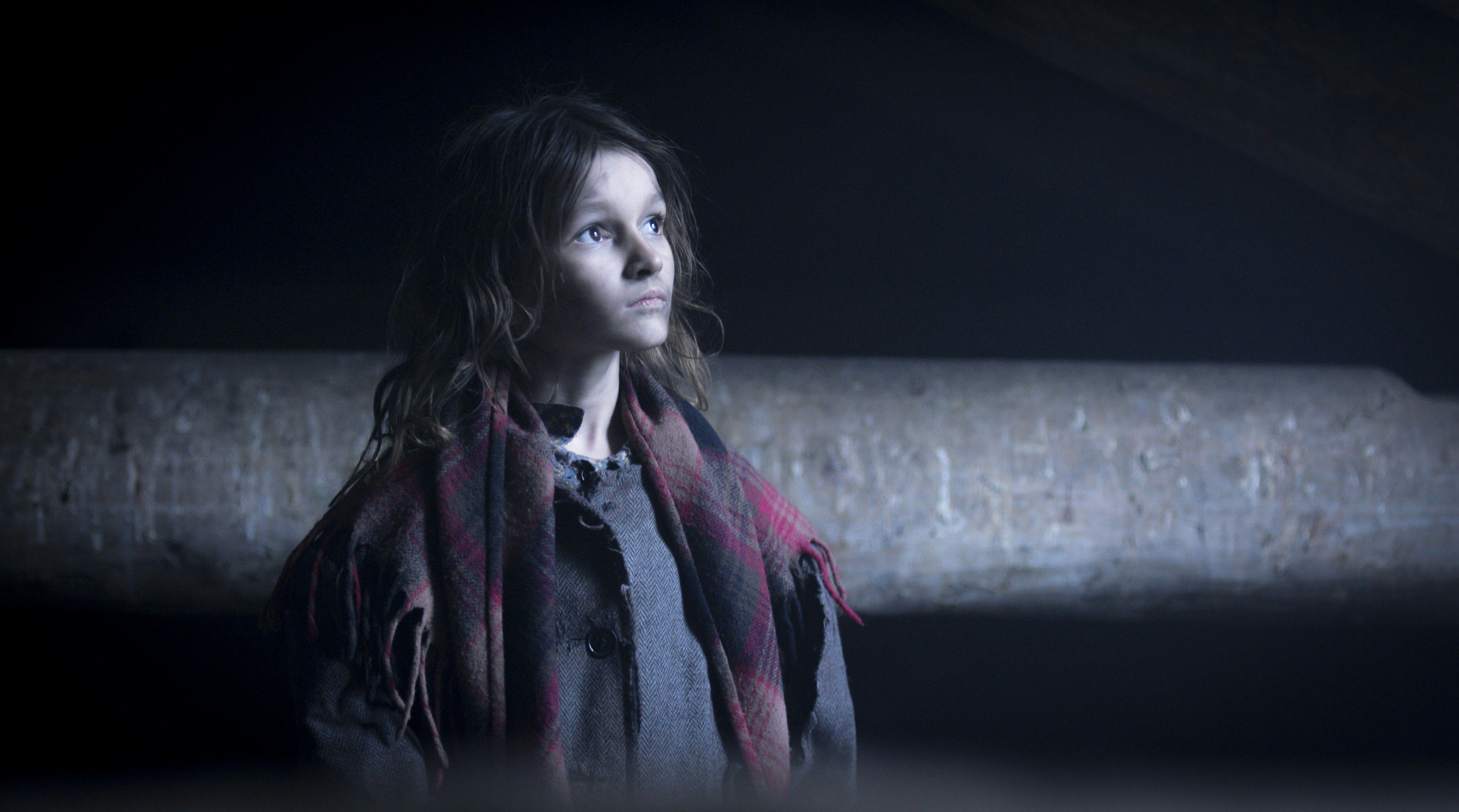 Anna's War still 3