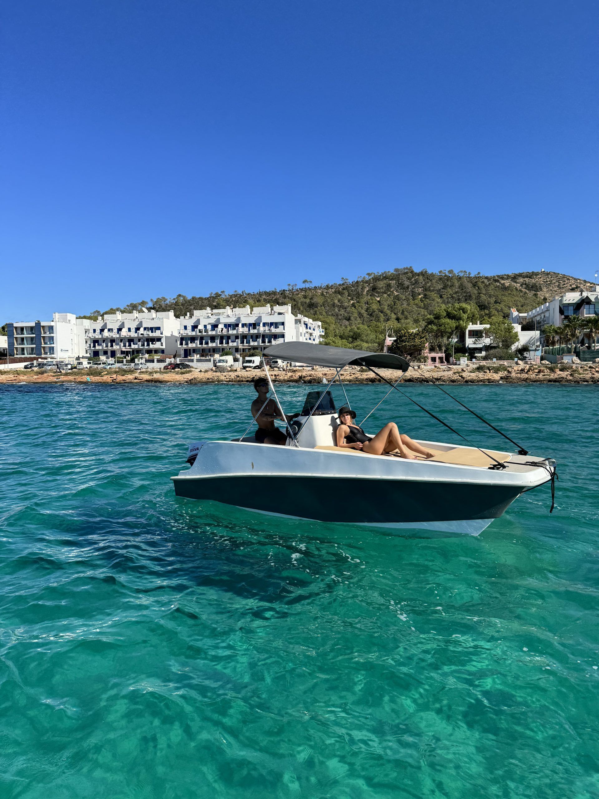 Catamaran Olvap 500 — No License Boat Hire thumbnail 4