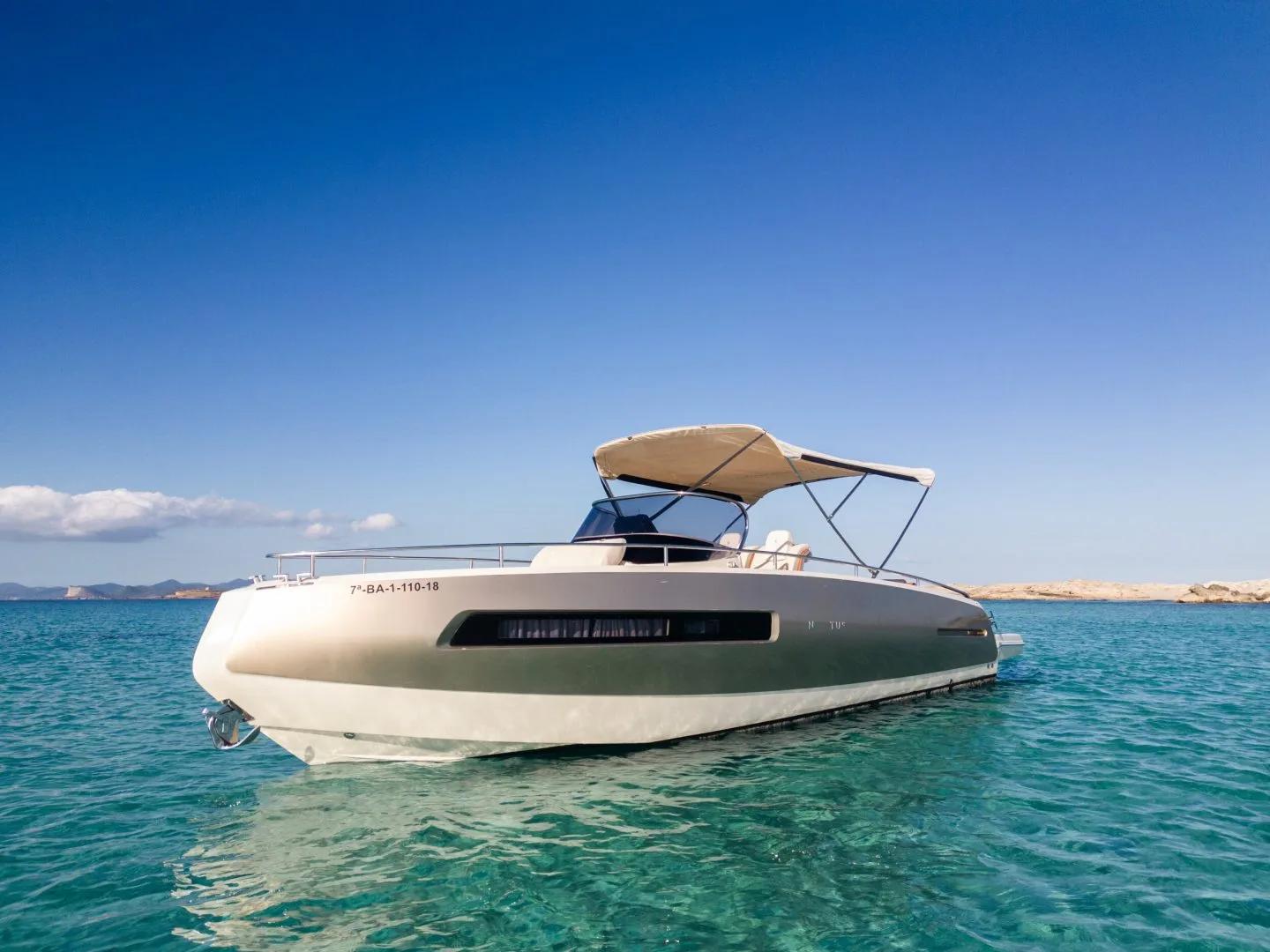 Invictus 280GT — Private Day Charter thumbnail 3