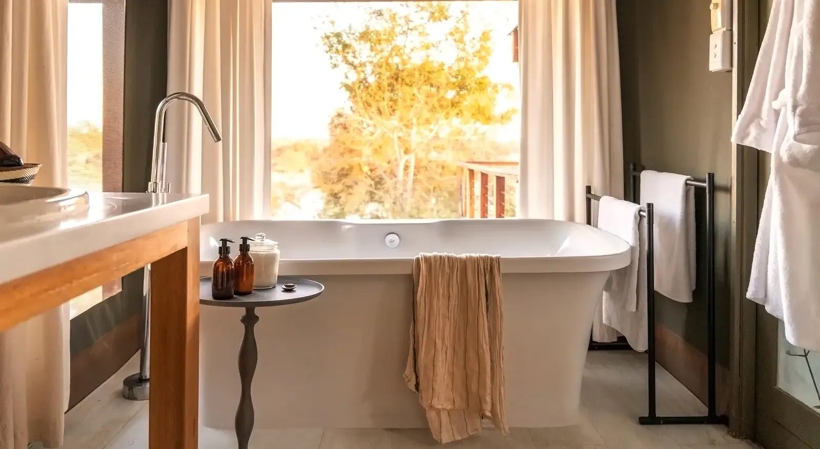 En suite bathroom at Simbavati Hilltop Lodge