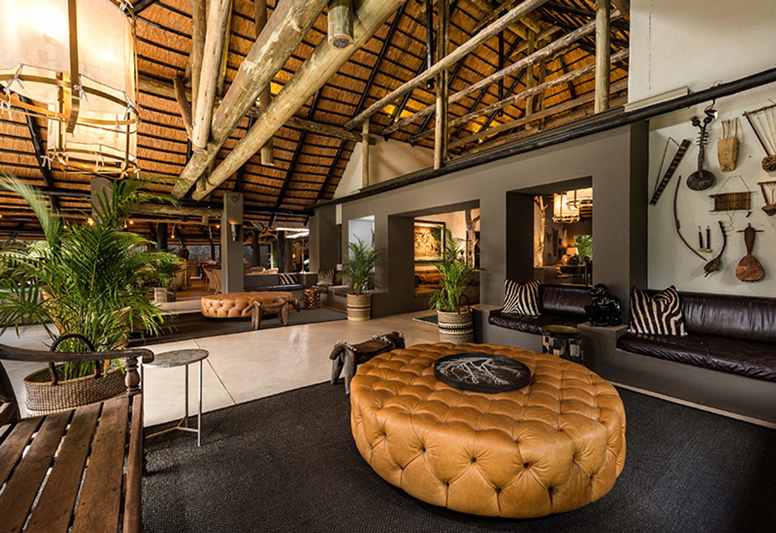 lounge decor at sabi sabi bush lodge