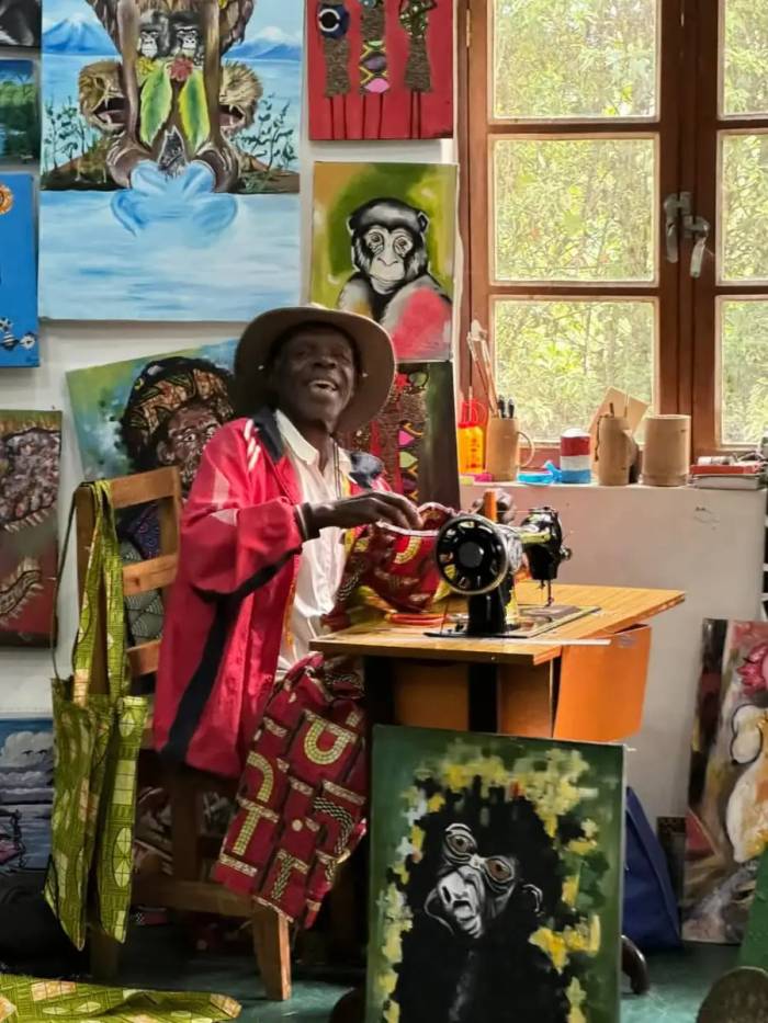 Our guests from the USA experienced gorilla trekking in Rwanda before continuing to a migration safari across Kenya, Tanzania, and Zanzibar. Here are moments with a gorilla troop and interactions with locals in Rwanda.