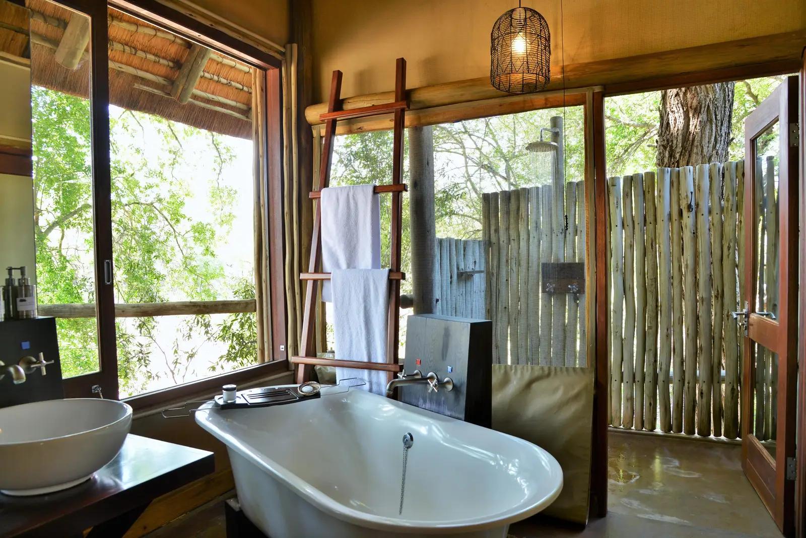 Rhino Post Safari Lodge