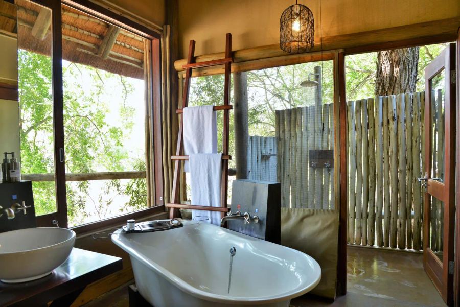 Rhino Post Safari Lodge