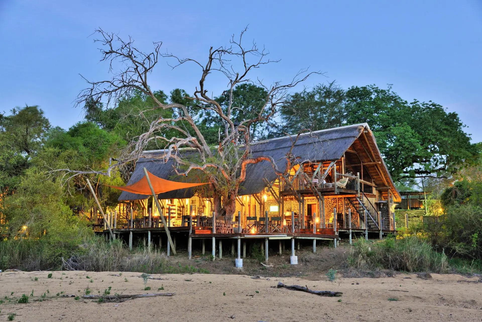 3-Day Fly-In Authentic Rhino Post Safari