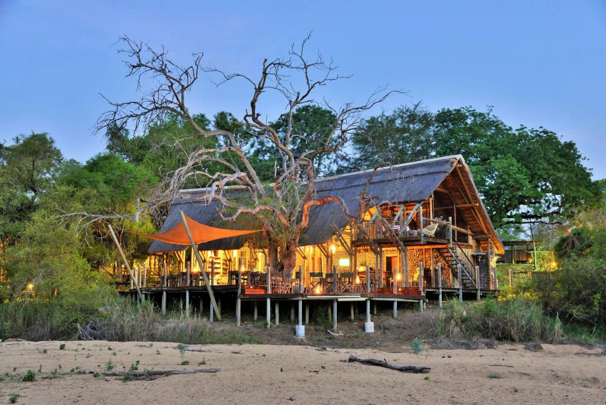 3-Day Fly-In Authentic Rhino Post Safari