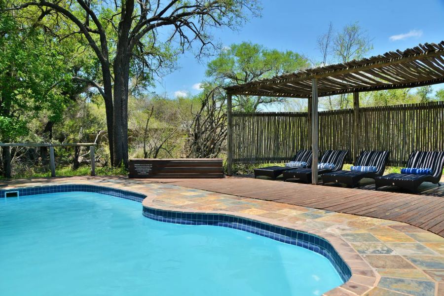 4-Day African Chic Fly-In Rhino Post Safari