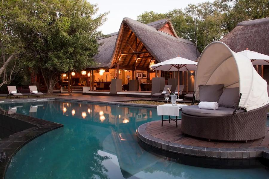 Royal Chundu Zambezi River Lodge