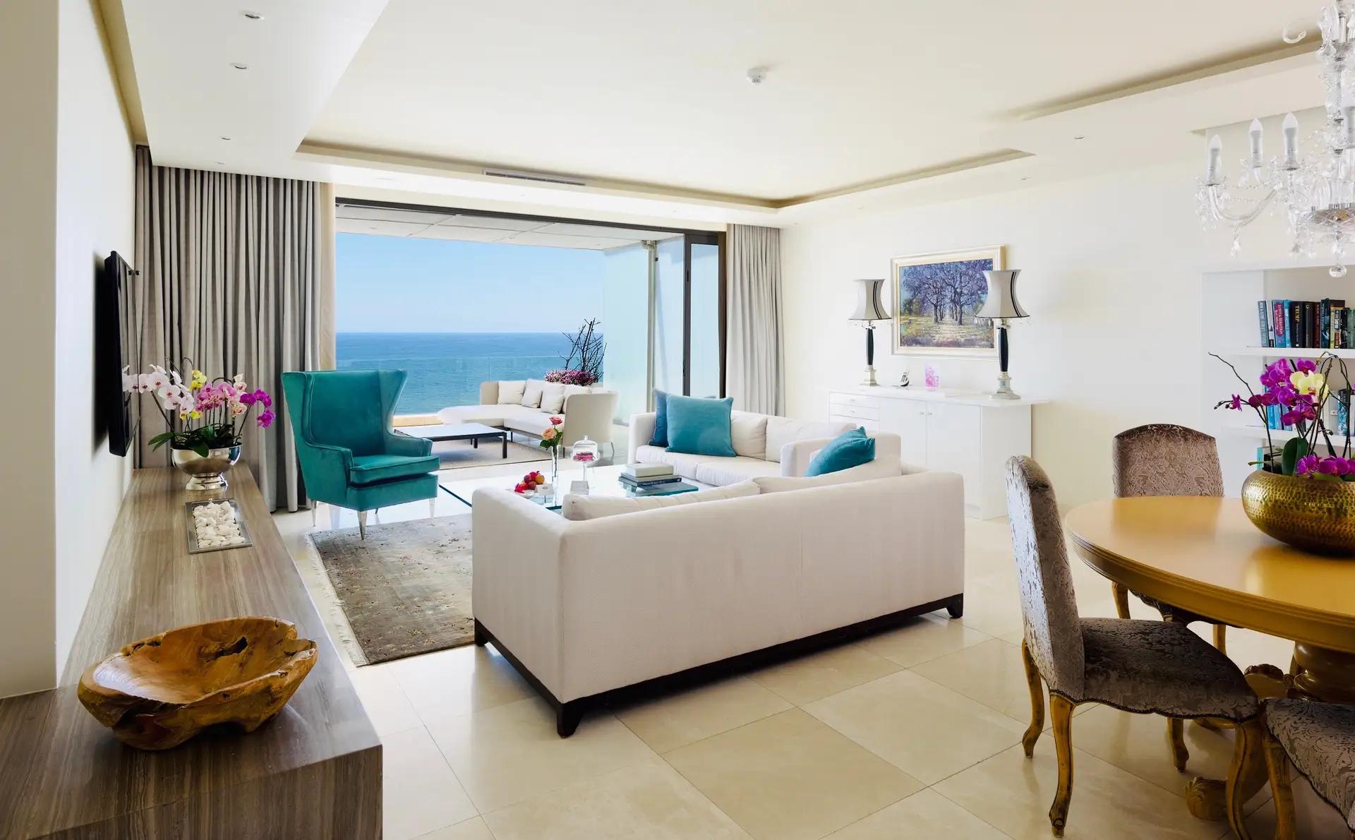 The Clarendon Bantry Bay