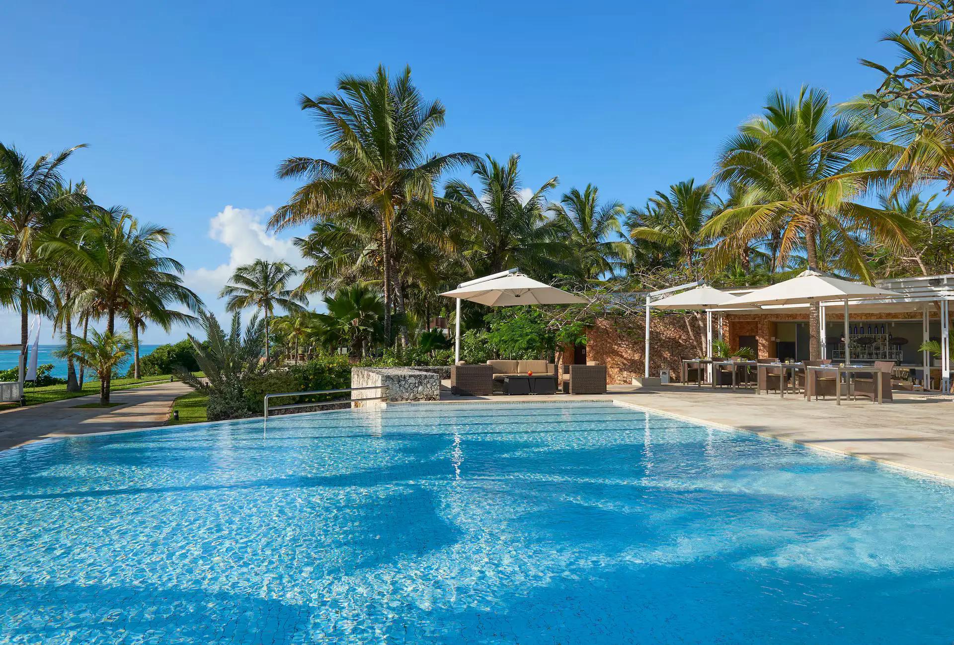7-Day West and East Ultra-Lux Zanzibar Fly-in Package