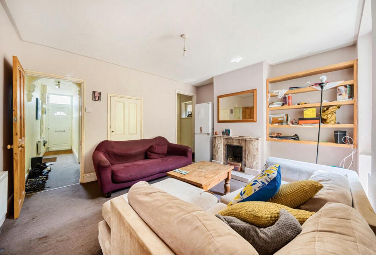 Property detail 1 - Adam Clegg Estate Agents
