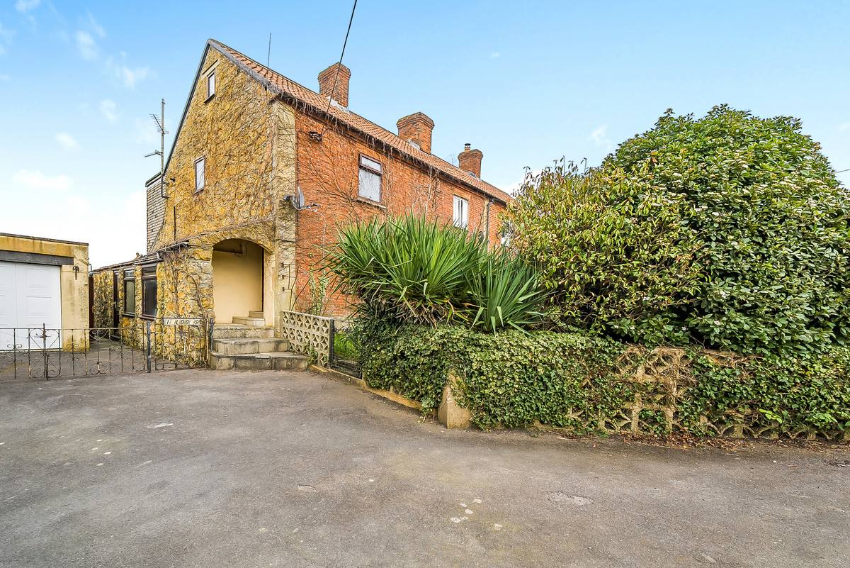 Property detail 1 — Adam Clegg Estate Agents