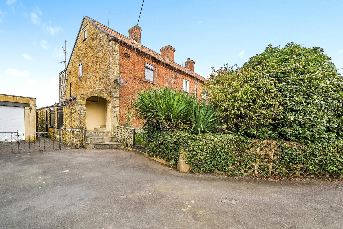 Property detail 1 - Adam Clegg Estate Agents