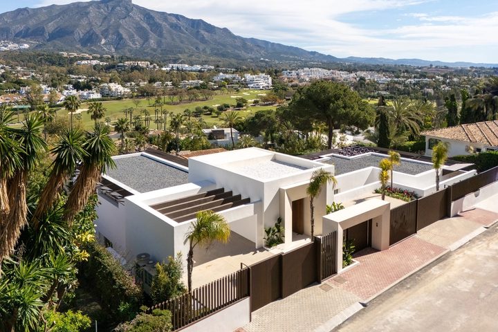 Exterior of Alcalá 70 in Nueva Andalucía, Marbella
