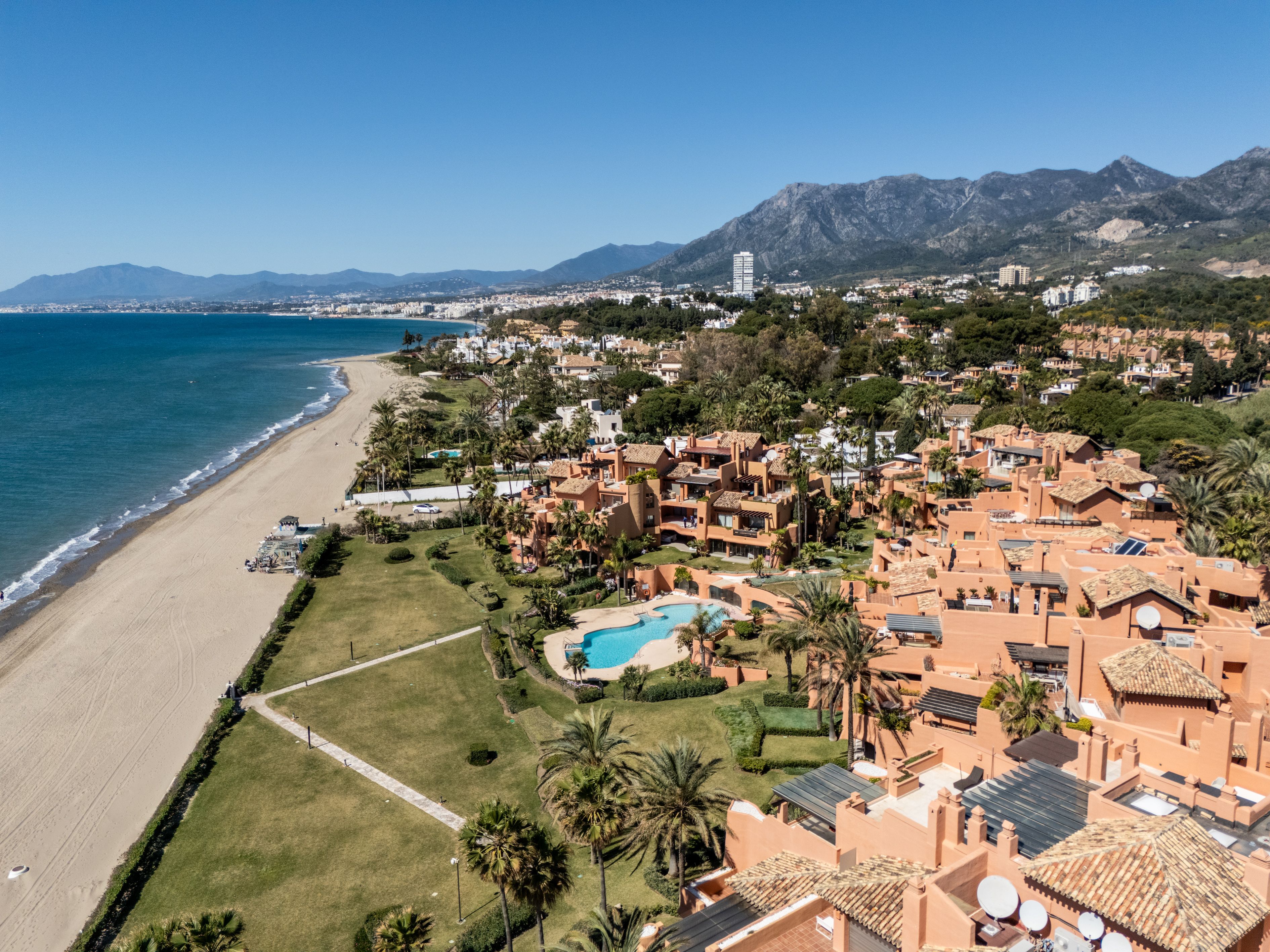 La Morera 712 beachfront community with pool, beach and sea views in Marbella East