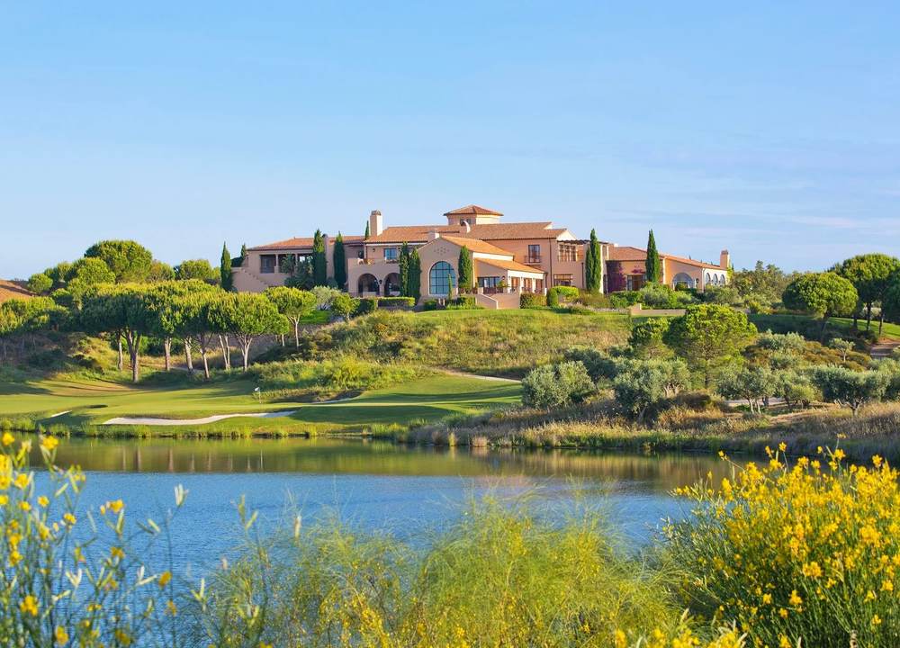 Monte Rei clubhouse and residences beside the golf course