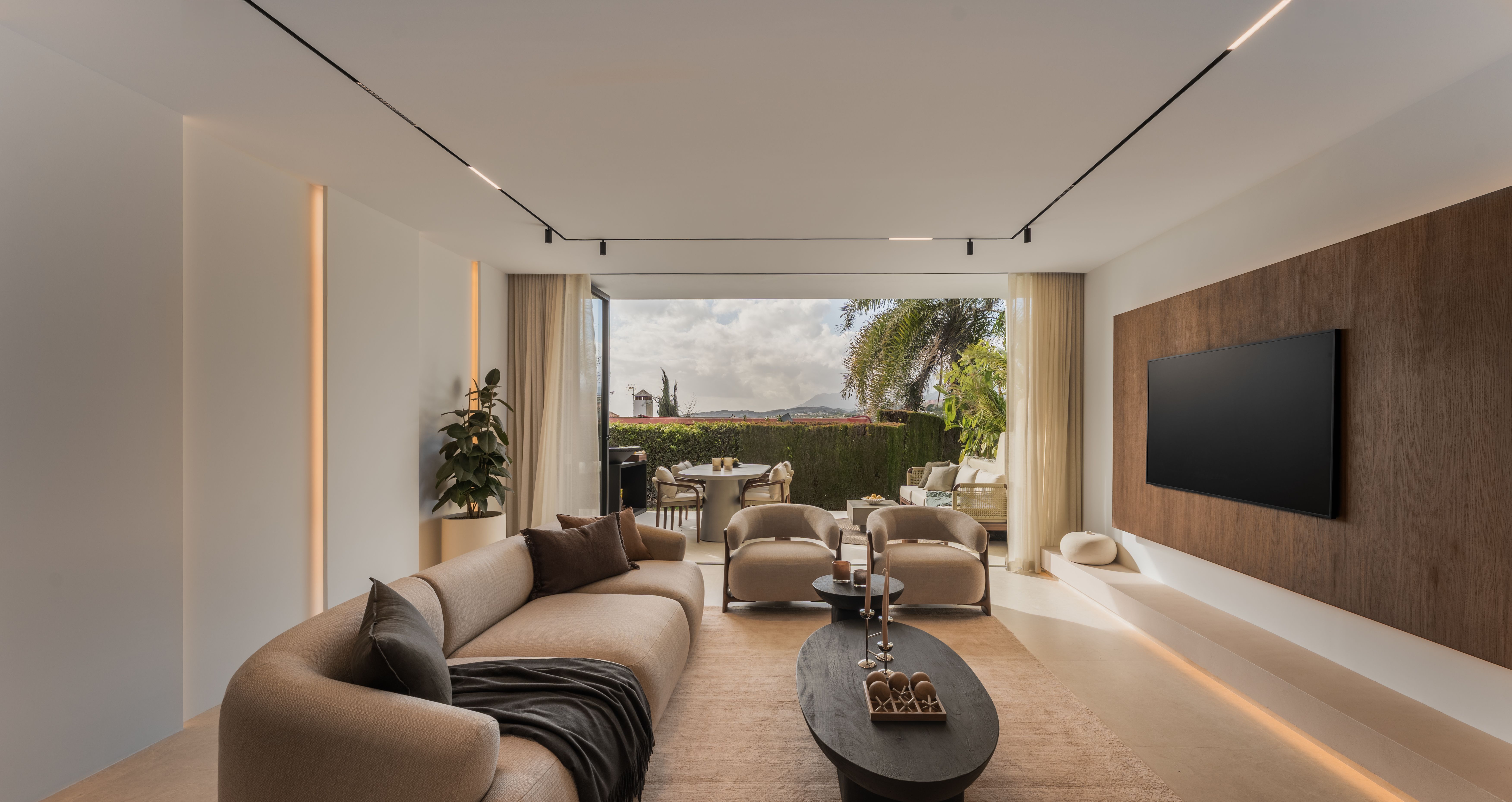 Casa Suma open-plan living room with terrace connection in Altos de Aloha, Nueva Andalucia
