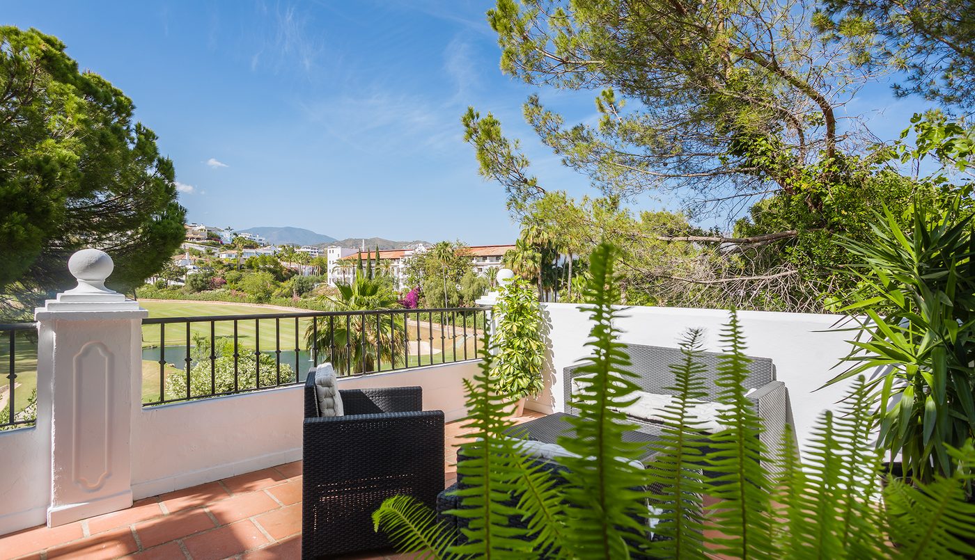 Terrace seating at Las Encinas with views across La Quinta golf course