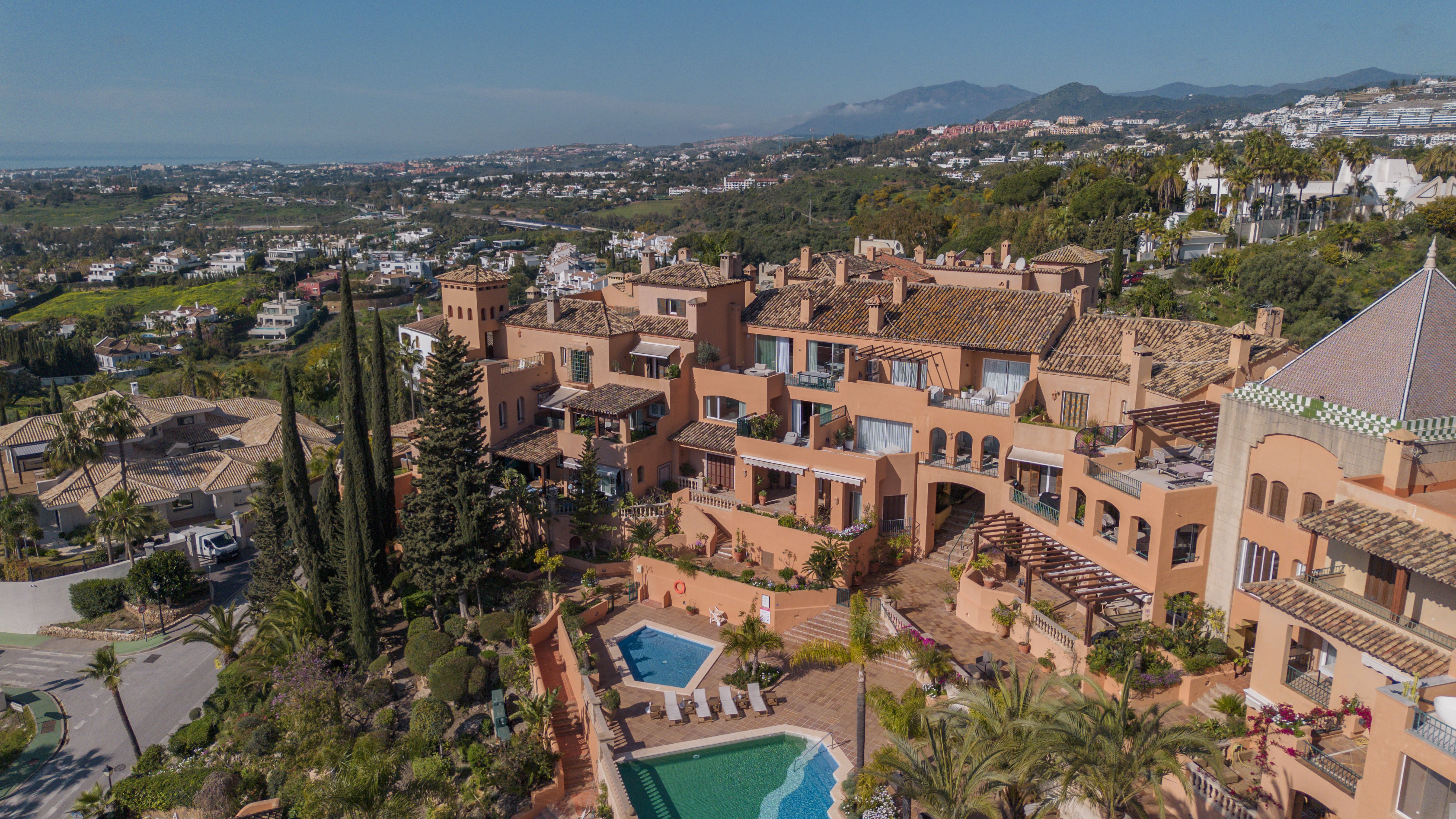 La Cerquilla Penthouse source photo candidate 033.jpg; draft review only, public-use approval pending.