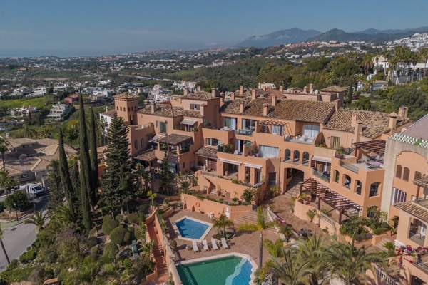 La Cerquilla Penthouse source photo candidate 033.jpg; draft review only, public-use approval pending.