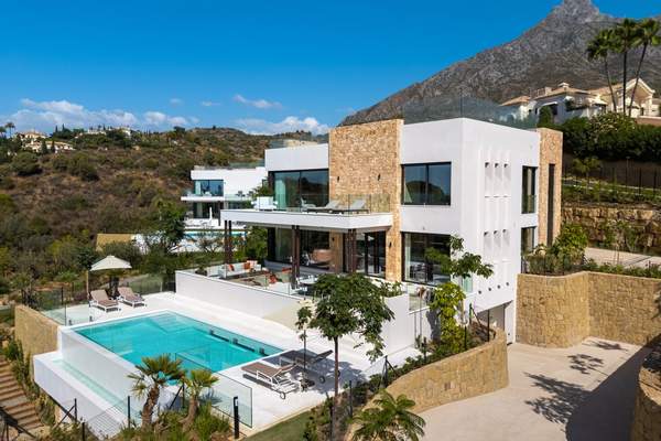 Villa Haven daytime exterior with pool and La Concha mountain backdrop