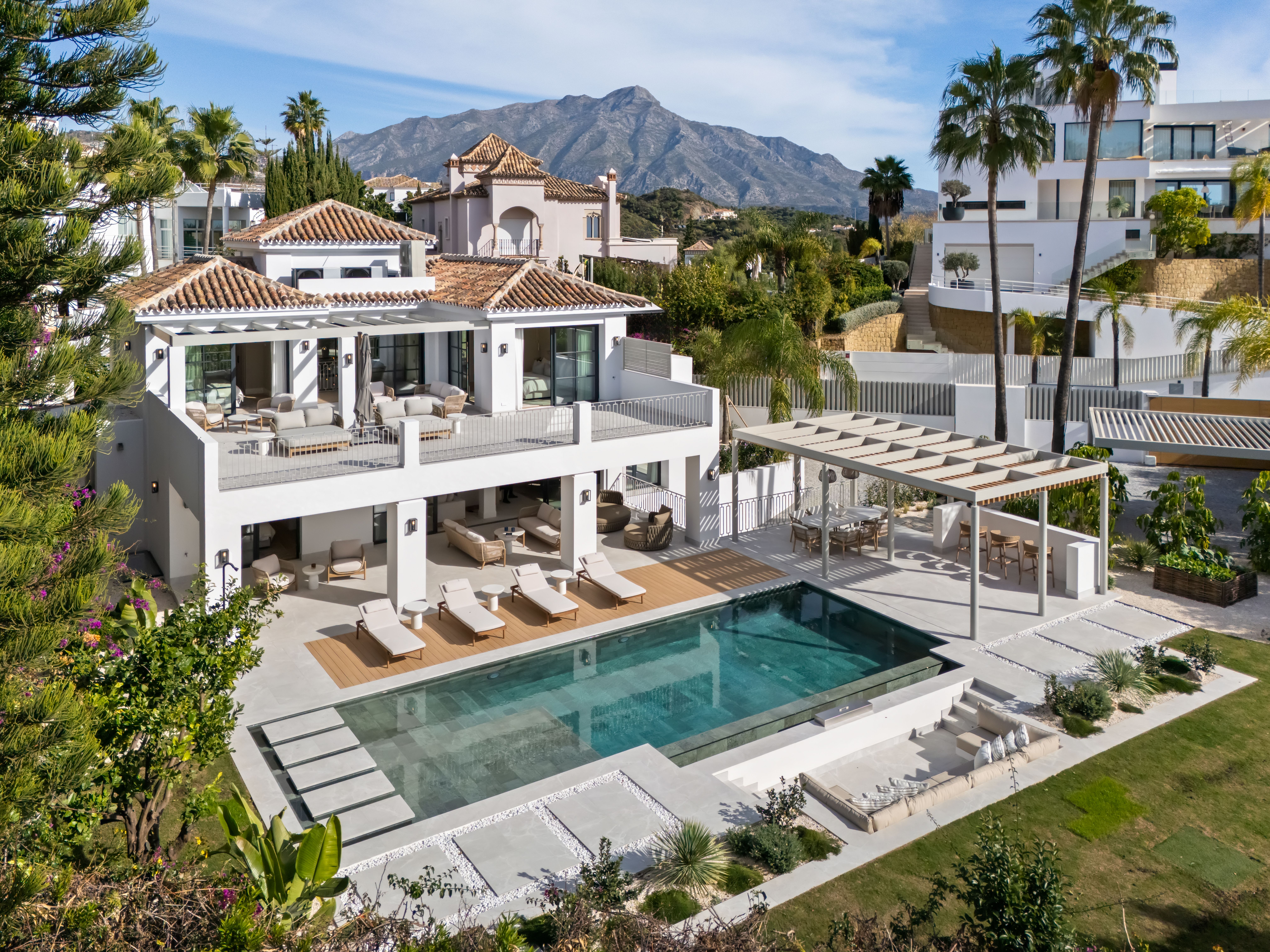 Aerial view of Villa Agata and its La Quinta setting