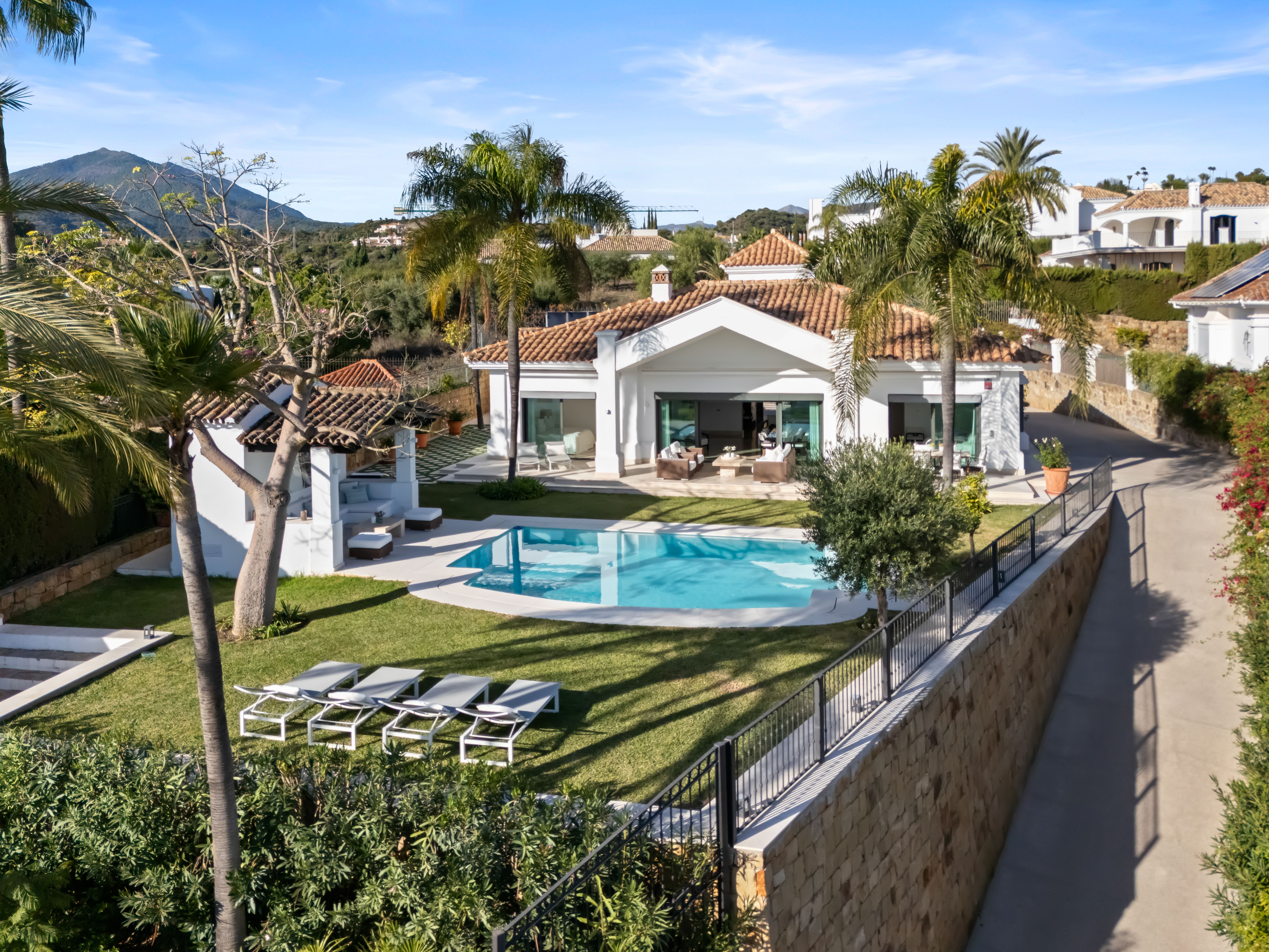 Villa La Perla source media 2. Photos/VillaLaPerlaLarge-50.jpg; draft review only.
