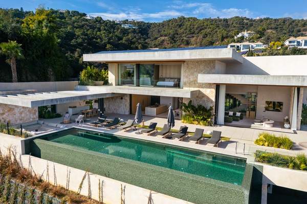 Daylight exterior of Villa Mio with private pool
